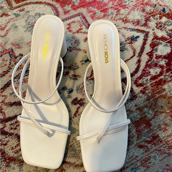 NWOT Pristine 3″ Heeled Mules - White Size 9 - Picture 3 of 3